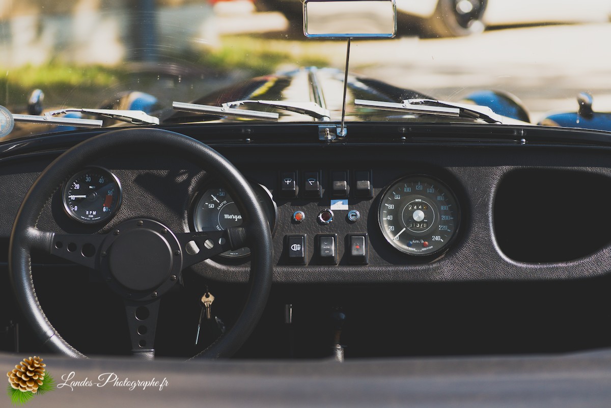 🚗 Car & Moto Addiction à Soustons : Le Charme Intemporel des Belles Anciennes
